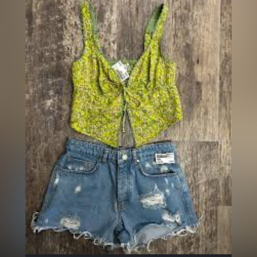 American Eagle Green Floral Women's Top. Size small.